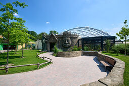 Eingangsbereich der Meranti-Halle im Zoo Münster